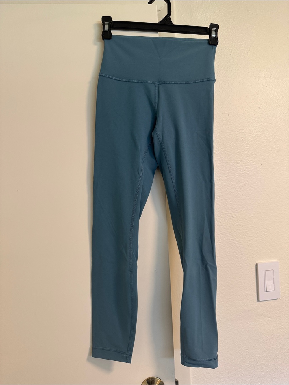 Wunder Under 7/8 length Light Blue Luxtreme leggings
